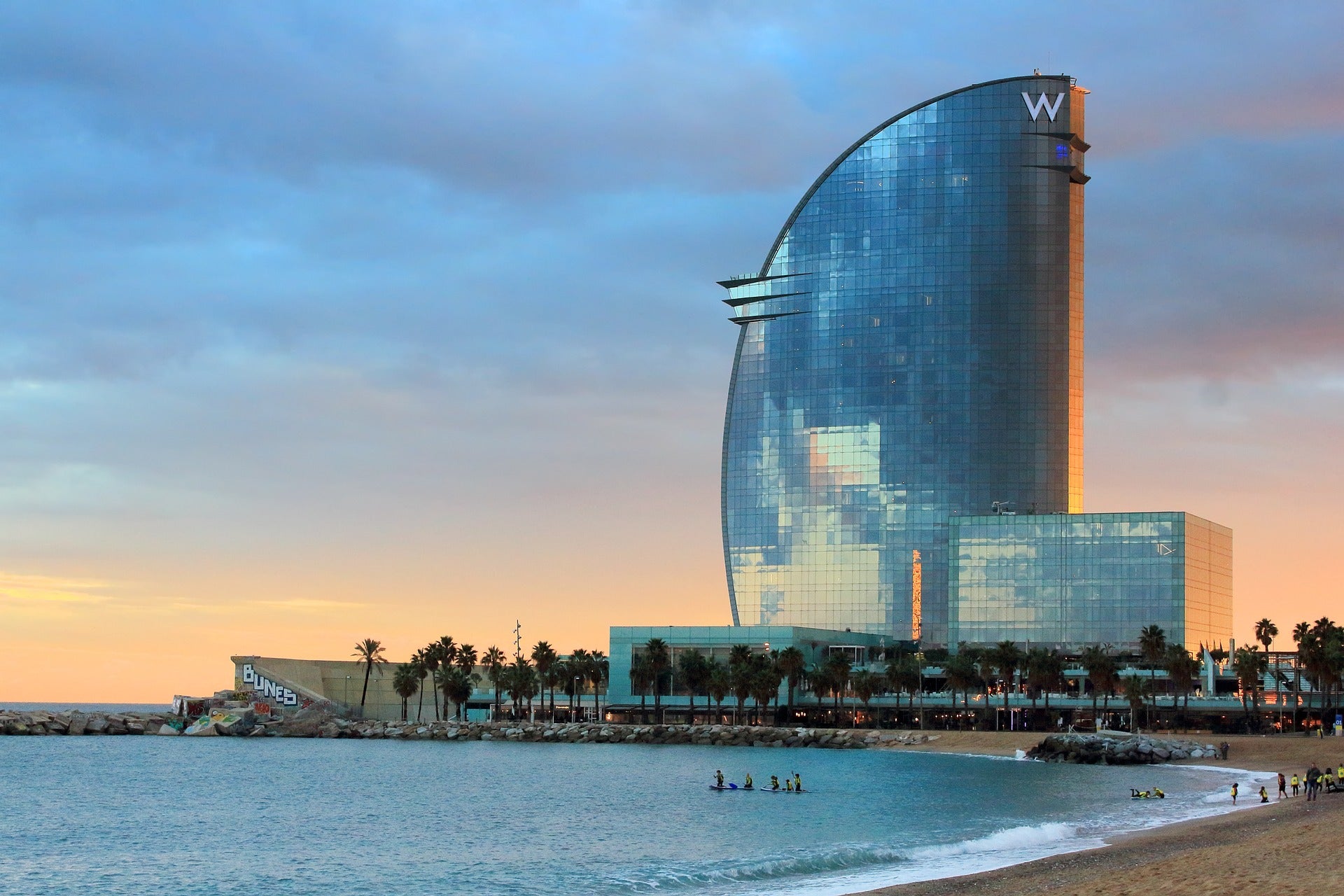 files/barcelona-3901449_1920.jpg